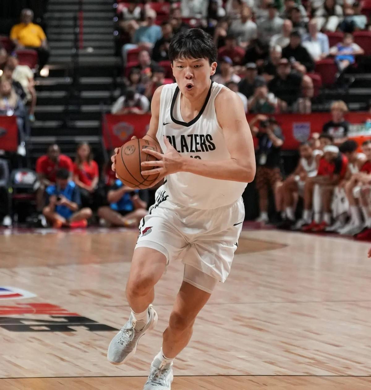 爱游戏官网赛地聚焦——NBA总决赛加时末段热度飙升,波特兰开拓者再遭质疑,信心回归,医务组通报恢复的简单介绍