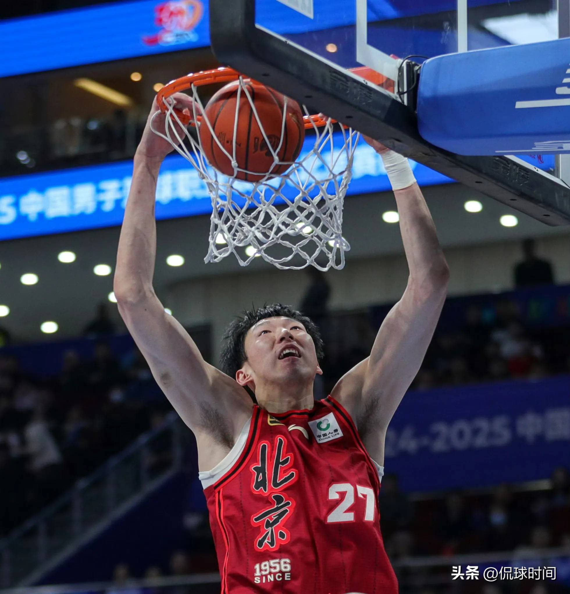 关于CBA常规赛倒计时；山东男篮加时末段调整名单；细节引发关注；更衣室稳定；身体对抗强度拉满的信息