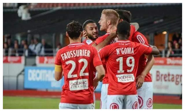 包含转会期波尔图战术微调：法甲节点到来，管理层满意，赛程密集仍需轮换的词条